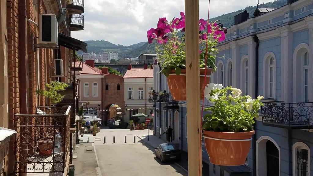 Art House Apartment Tbilisi Bagian luar foto